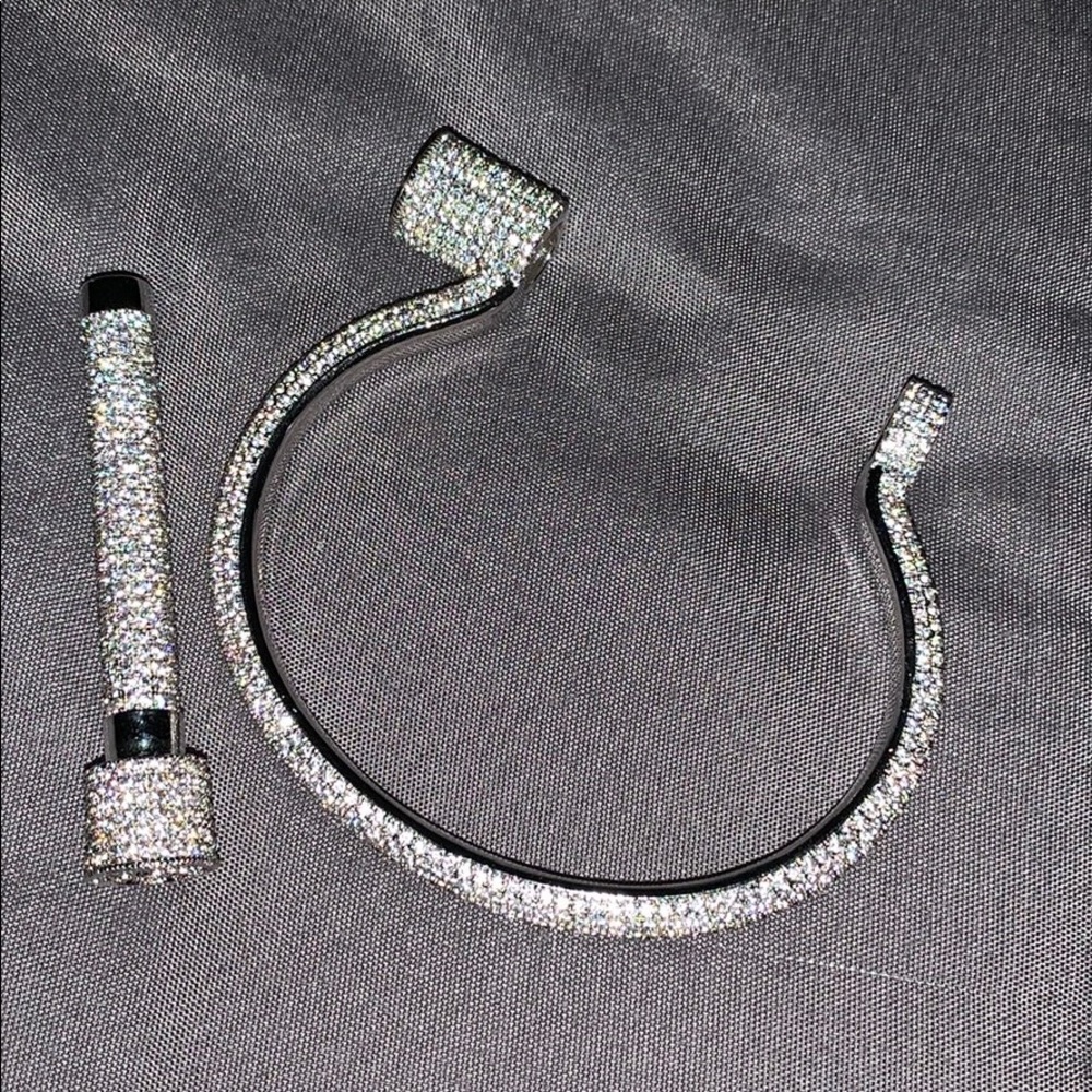Swarovski crystal Horseshoe Buckle Bangle